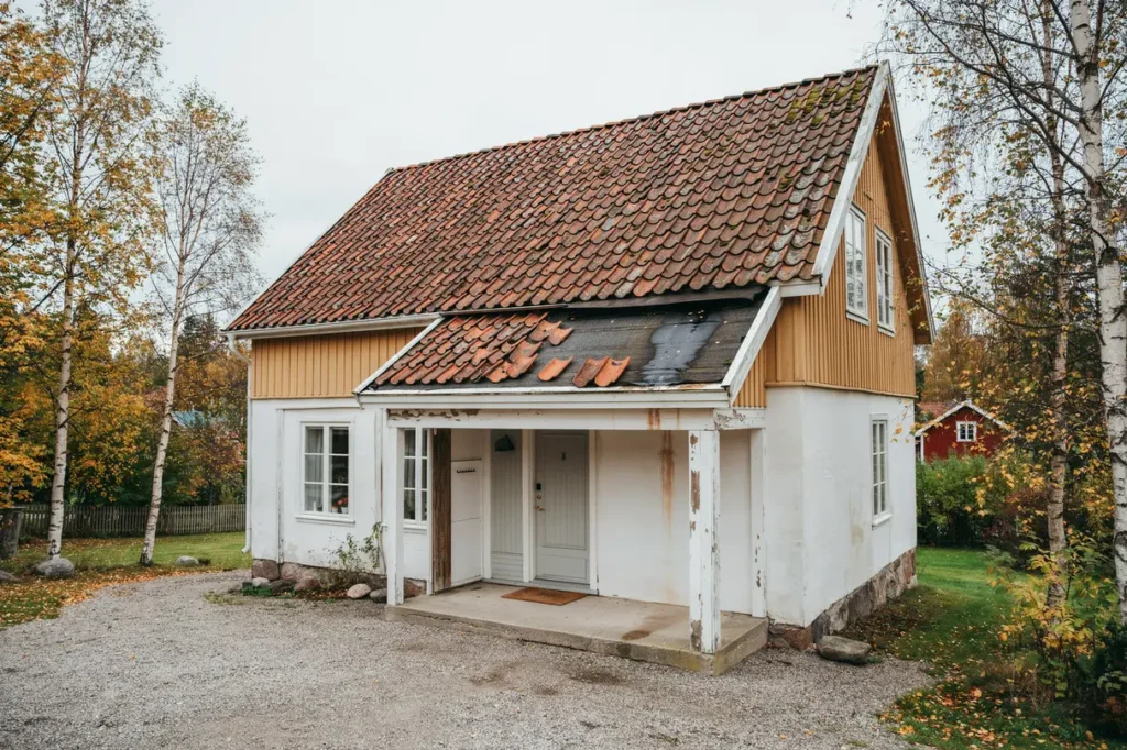 s uppt cker du l ckage i taket i tid vanliga varningssignaler och r tt tg rder